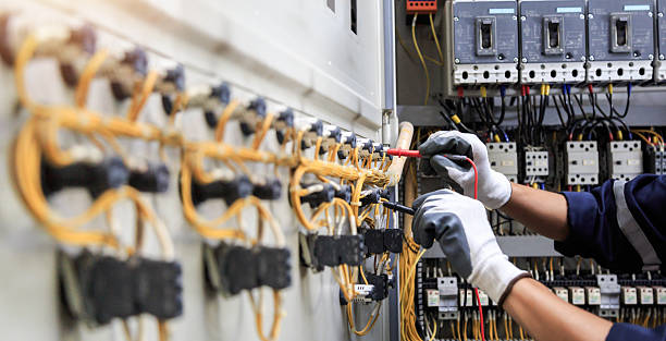 Professional Electrician technician working in New London, MN